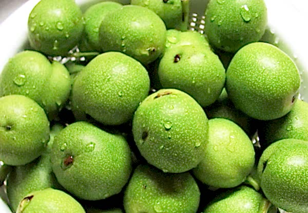 Зеленые грецкие орехи для удаления волос