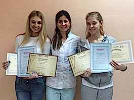 Получение сертификатов после обучения депиляции в студии Депилюкс